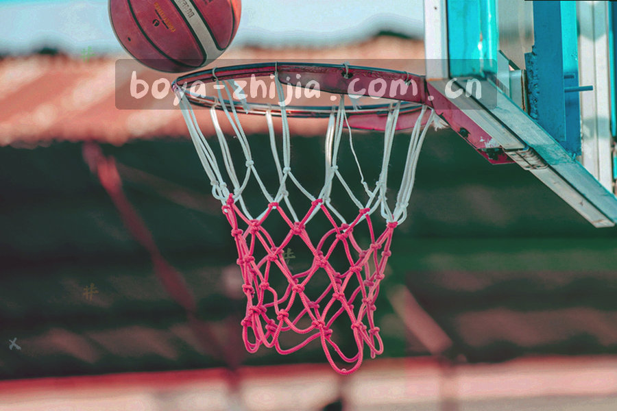 工作日服务时段的横向刻度示意，棋盘线作底，棋子形状标出值守区间